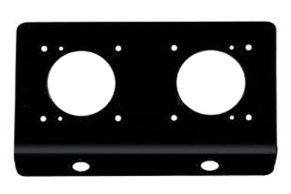 燃?xì)庠畈Ａ姘?/></p><p><br/></p><p>現(xiàn)在燃?xì)庠钍袌?chǎng)上有許多以鋼化玻璃為面板的燃?xì)庠睿射摶Ａ姘灞ǖ氖录s時(shí)有發(fā)生。讓許多消費(fèi)者都對(duì)這種鋼化玻璃面板燃?xì)庠钍峭鴧s步，多選擇以不銹鋼材質(zhì)為面板的燃?xì)庠?。甚至許多家電賣場(chǎng)的導(dǎo)購(gòu)都以安全理由向消費(fèi)者推銷不銹鋼面板的燃?xì)庠睢Ｆ鋵?shí)鋼化玻璃面板的燃?xì)庠畈⒉皇遣话踩?，只是許多小伙伴的不當(dāng)使用導(dǎo)致了鋼化玻璃的爆炸。那接下來我們就來看看燃?xì)庠钍沁x擇不銹鋼好還是鋼化玻璃好，我們從以下方面來了解：</p><p><br/></p><p>1、材質(zhì)</p><p>不銹鋼：不銹鋼是一種耐空氣、蒸汽、水等弱腐蝕介質(zhì)和酸、堿、鹽等化學(xué)浸蝕性介質(zhì)腐蝕的鋼材，它的用途非常的廣泛。從材質(zhì)上來說，不銹鋼面板及時(shí)使用很多年之后還能保持原有的樣子，非常耐用。但是鋼材的運(yùn)用非常廣泛，大到樓房建筑，小到螺絲釘?shù)闹谱?，這些都離不開鋼材。我國(guó)的鋼材產(chǎn)量非常大，但是由于需求量的龐大還是應(yīng)該節(jié)約使用。</p><p><br/></p><p>鋼化玻璃：鋼化玻璃是一種預(yù)應(yīng)力玻璃,為提高玻璃的強(qiáng)度,通常使用化學(xué)或物理的方法，在玻璃表面形成壓應(yīng)力，玻璃承受外力時(shí)首先抵消表層應(yīng)力，從而提高了承載能力，增強(qiáng)玻璃自身抗風(fēng)壓性、寒暑性、沖擊性等的安全玻璃。鋼化玻璃的材質(zhì)主要是硅，這種元素在整個(gè)地球上的含量是非常龐大的，可以算是取之不盡用之不竭了。</p><p><br/></p><p>2、安全</p><p>不銹鋼：眾所周知，燃?xì)庠钤诠ぷ鞯臅r(shí)候灶頭附近的溫度會(huì)很高，燃?xì)庠蠲姘逅玫牟讳P鋼材質(zhì)在導(dǎo)熱這方面下了很多功夫，即使燃?xì)庠罟ぷ骱荛L(zhǎng)時(shí)間，面板的多處溫度還如常溫。在耐熱上，用戶可以隨意將很熱的鍋放在面板上，而不用擔(dān)心面板有問題。強(qiáng)度方面也是不銹鋼所擅長(zhǎng)的，不用擔(dān)心面板會(huì)有任何問題。</p><p><br/></p><p>鋼化玻璃：鋼化玻璃面板在各方面都能媲美于不銹鋼面板了，對(duì)于用戶所擔(dān)心的爆炸事件，其實(shí)根本原因是用戶的使用不當(dāng)。鋼化玻璃是一種新型的材料，許多消費(fèi)者對(duì)其沒有認(rèn)識(shí)，在使用上，只要做到定期清理灶圈上的雜質(zhì)和積碳，以免出火孔堵塞引起回火。平日要做好面板的清洗和養(yǎng)護(hù)，不可重力撞擊灶面，盡量避免讓灶面過熱或突然遇冷。這些只要在平常使用的時(shí)候稍加注意一下，就可以避免出現(xiàn)面板爆炸的情況。<br/></p><p><br/></p><p>4、清潔</p><p>不銹鋼：不銹鋼的面板在清潔上非常方便，使用過后直接拿濕抹布蘸上一點(diǎn)清潔劑，可以直接祛除油污了。但是要注意的是，有水的抹布擦完之后會(huì)在不銹鋼面板上留下水漬會(huì)影響美觀，擦拭之后最好用干燥的抹布再擦拭一遍，這樣效果就會(huì)非常好了。</p><p><br/></p><p>鋼化玻璃：鋼化玻璃的面板在清潔上和不銹鋼面板相似，直接拿濕抹布蘸一點(diǎn)清潔劑就可以祛除表面的油污了。而且鋼化玻璃在擦拭后雖然也會(huì)留下水印，但是配合面板的底色，看著就不是很明顯了，不會(huì)影響整體的美觀了。清潔上還是比不銹鋼面板方便一些的。</p><p><br/></p><p>綜合以上的內(nèi)容小編還是覺得鋼化玻璃面板比不銹鋼玻璃有優(yōu)勢(shì)，希望對(duì)朋友們有所幫助。</p><p><br/></p>                </div>
            </div>
            
            <div   id=